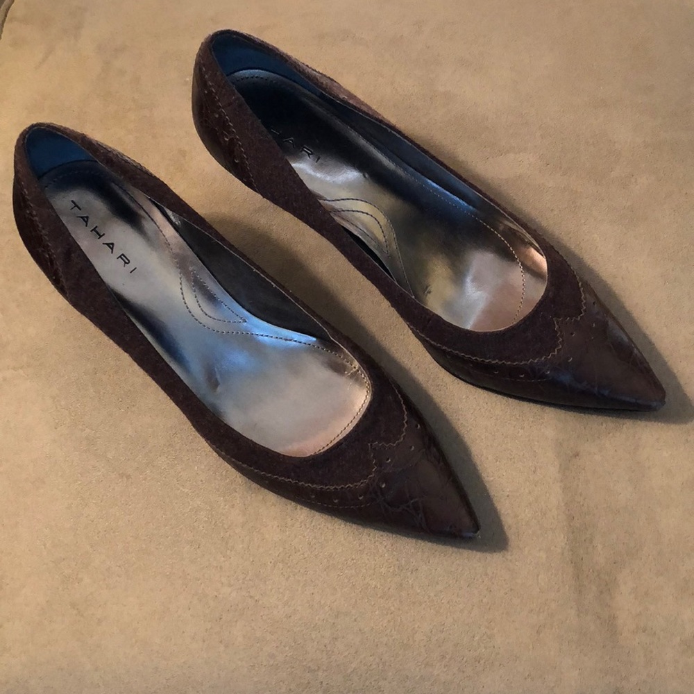 Tahari suede pumps brown
